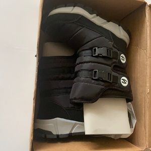 Snow boots / waterproof, black , size 2.5 , brand new never worn*